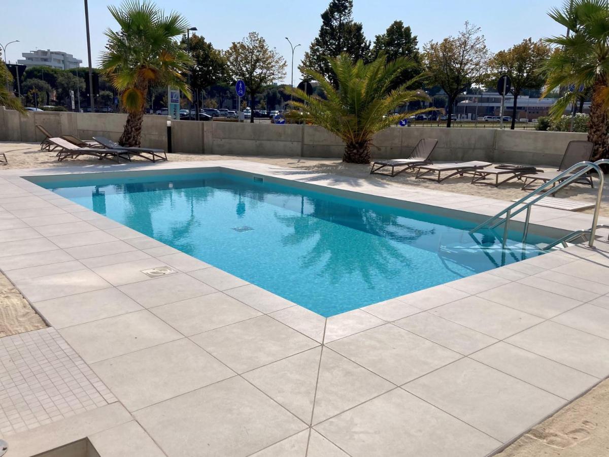 Sun Beach Residence Con Piscina - Piazza Brescia - Adria Holiday Jesolo - Family Apartments Eksteriør bilde