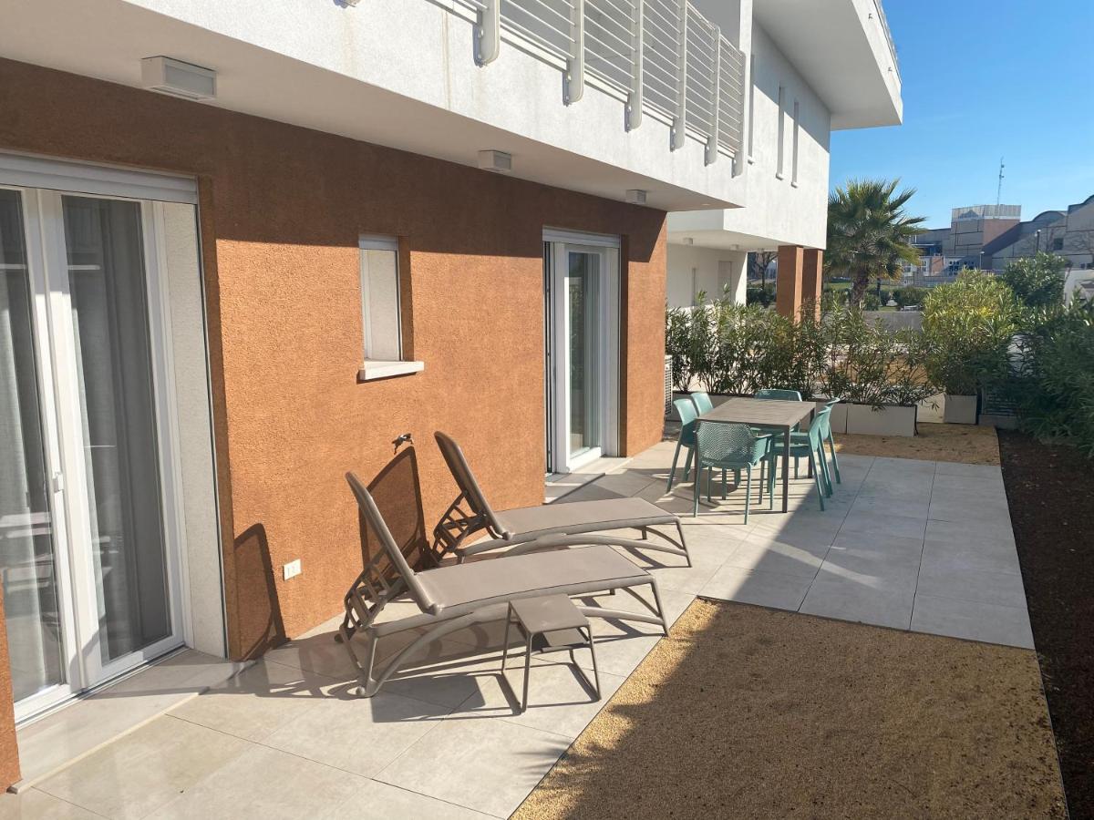 Sun Beach Residence Con Piscina - Piazza Brescia - Adria Holiday Jesolo - Family Apartments Eksteriør bilde